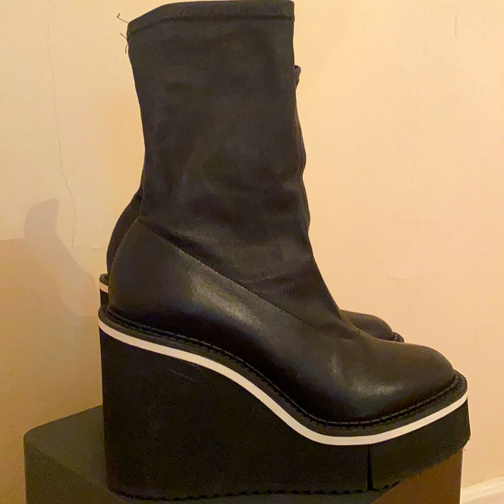 CLERGERIE
leather platform boots black